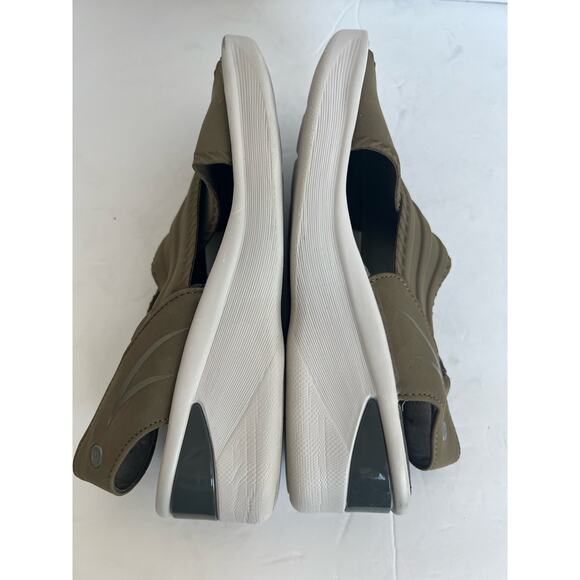 BZees Crisscross Sunset Army Green Slingback Stretch Wedge Sandals Size 9 - Picture 7 of 12